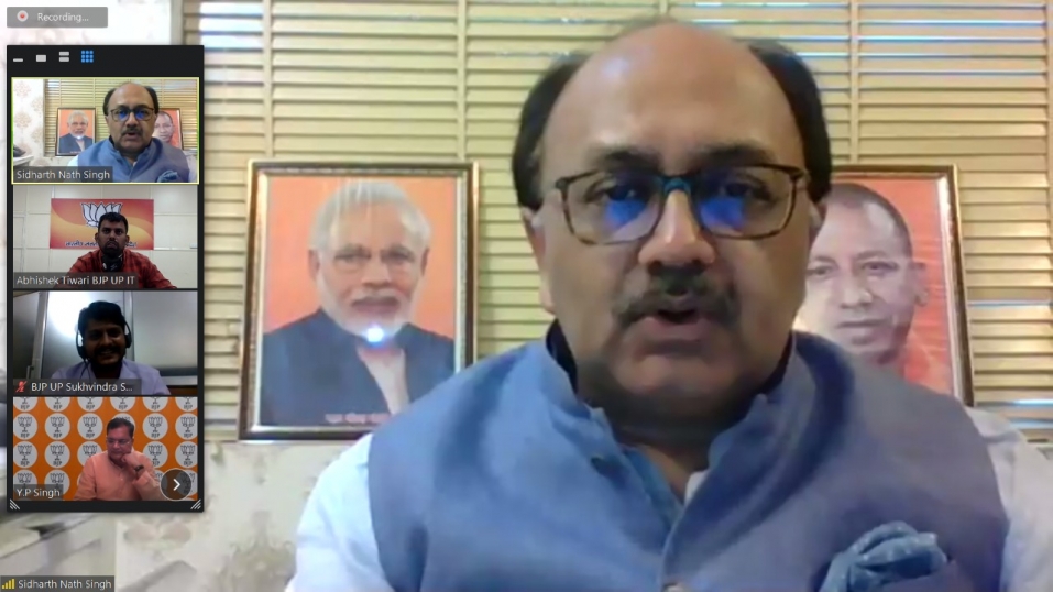 एमएसएमई उद्योगों के लिए तीन लाख करोड़ रुपये का लोन दिया जा रहा है।